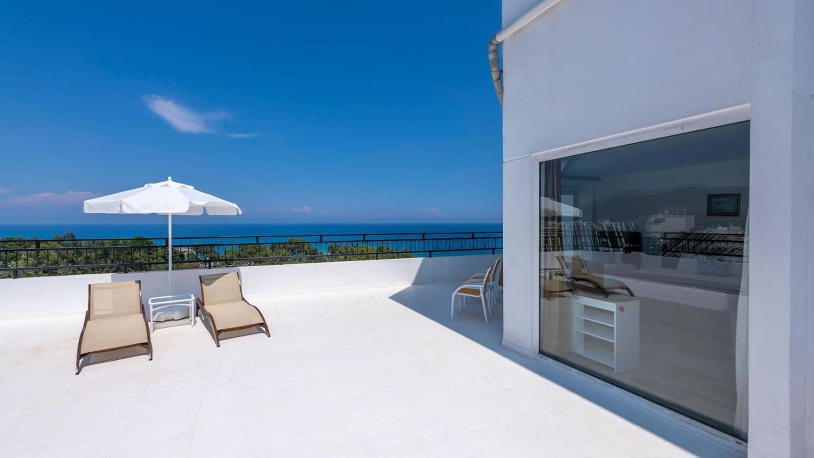 rooms-superior-sea-view-room