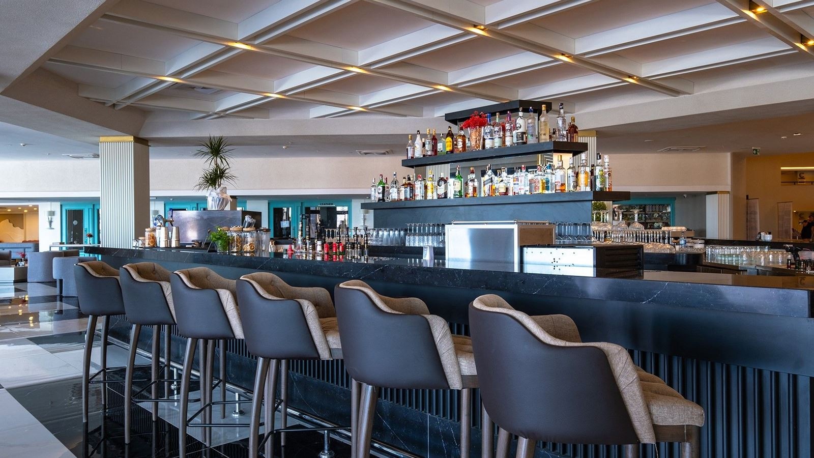 bars-the-x-lobby-bar