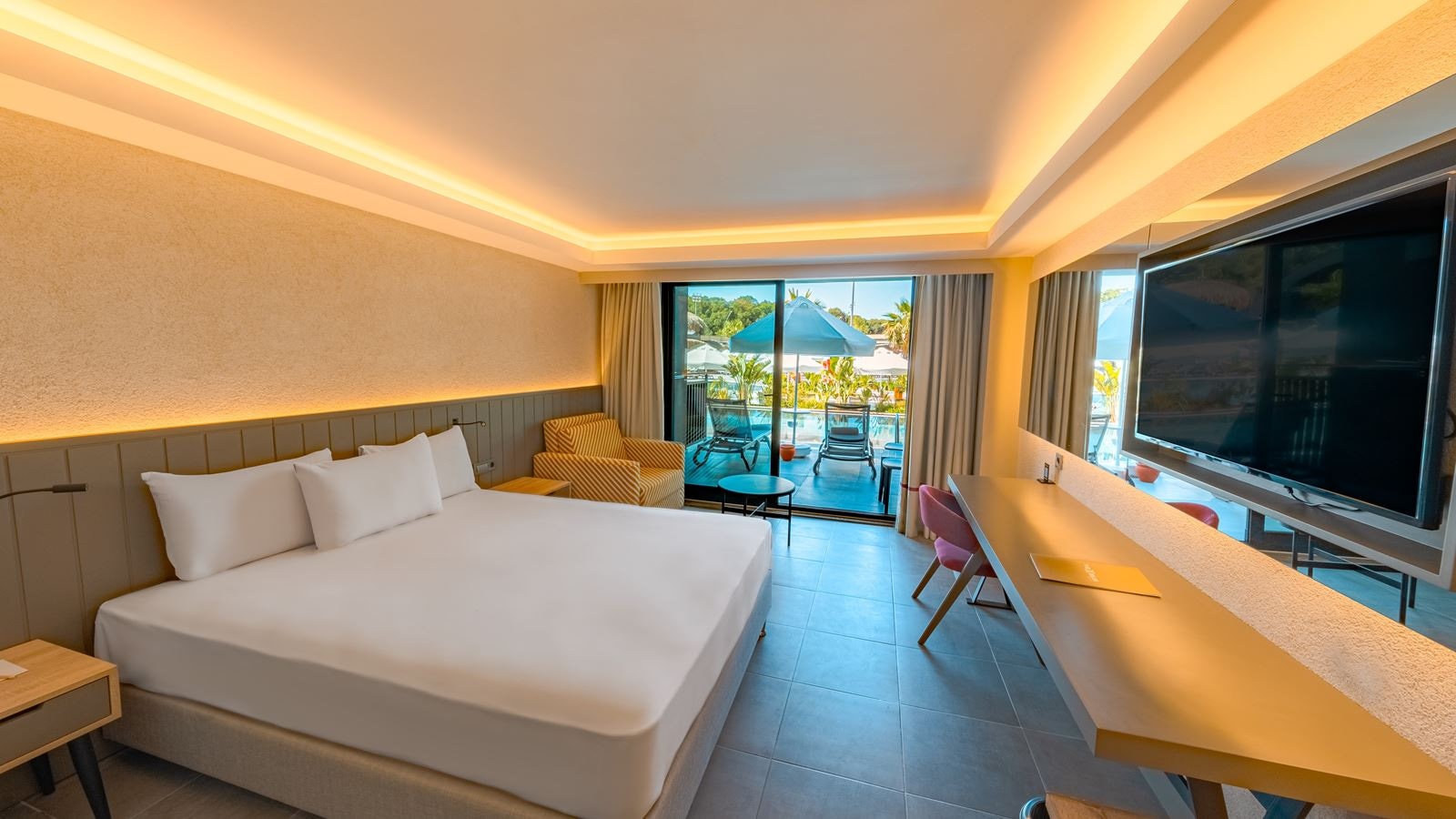 rooms-swim-up-room-only-adults-16+