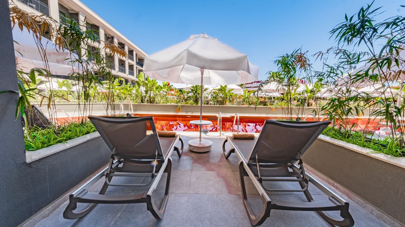 rooms-swim-up-room-only-adults-16+