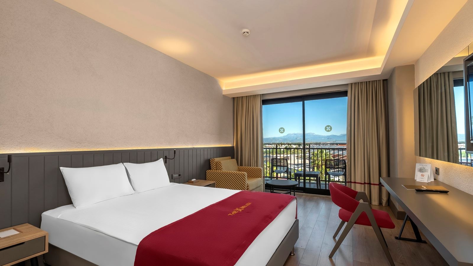 rooms-standard-room-pool-view