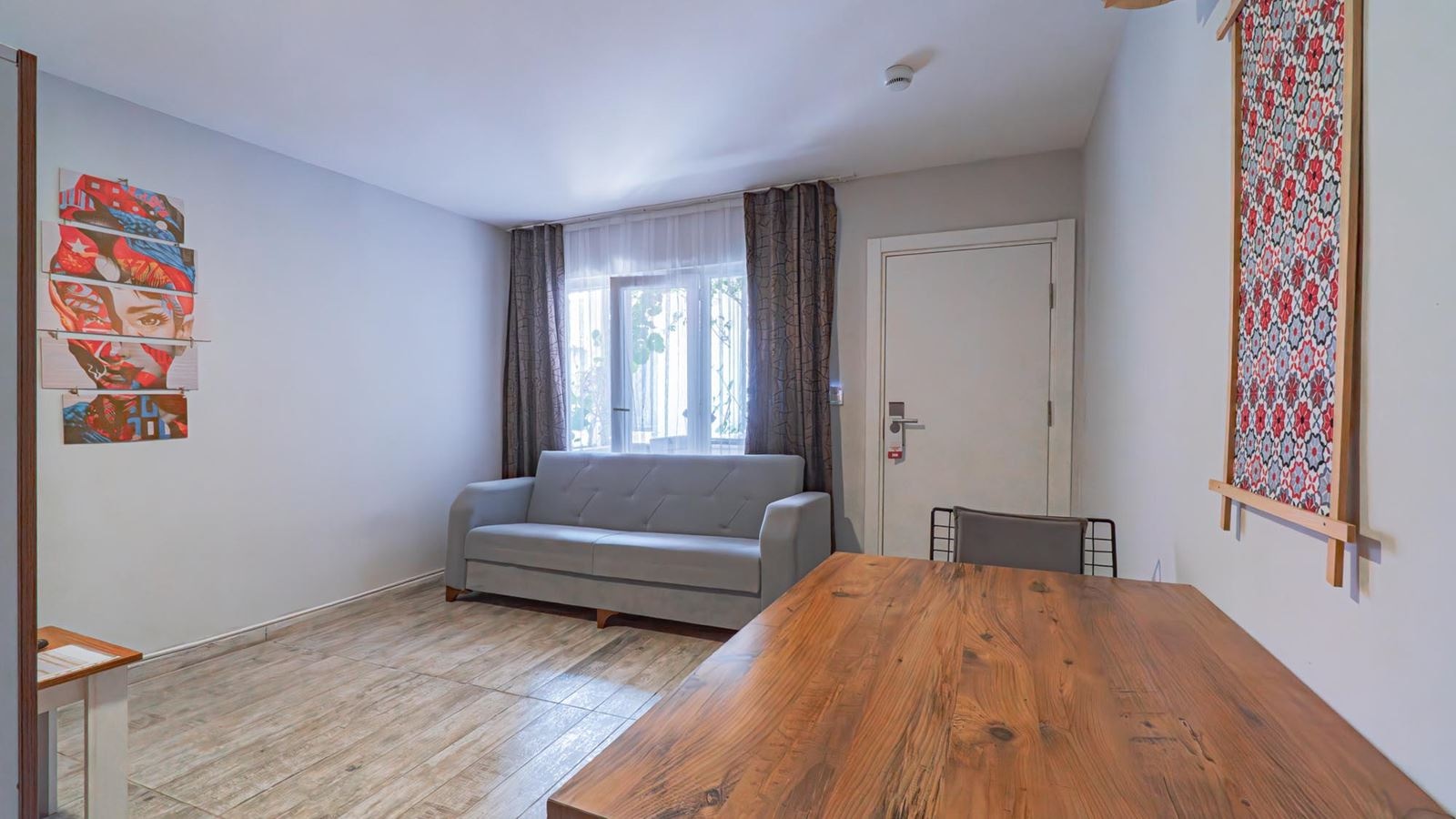rooms-family-room