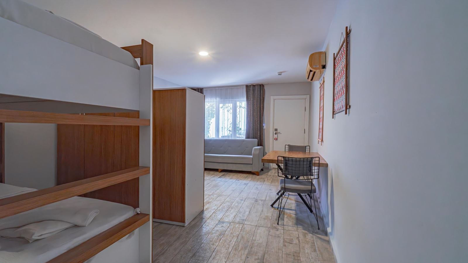 rooms-family-room
