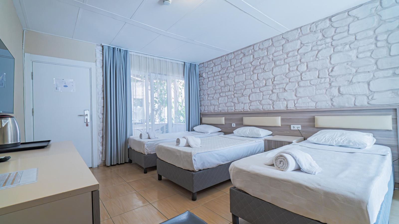 rooms-club-room