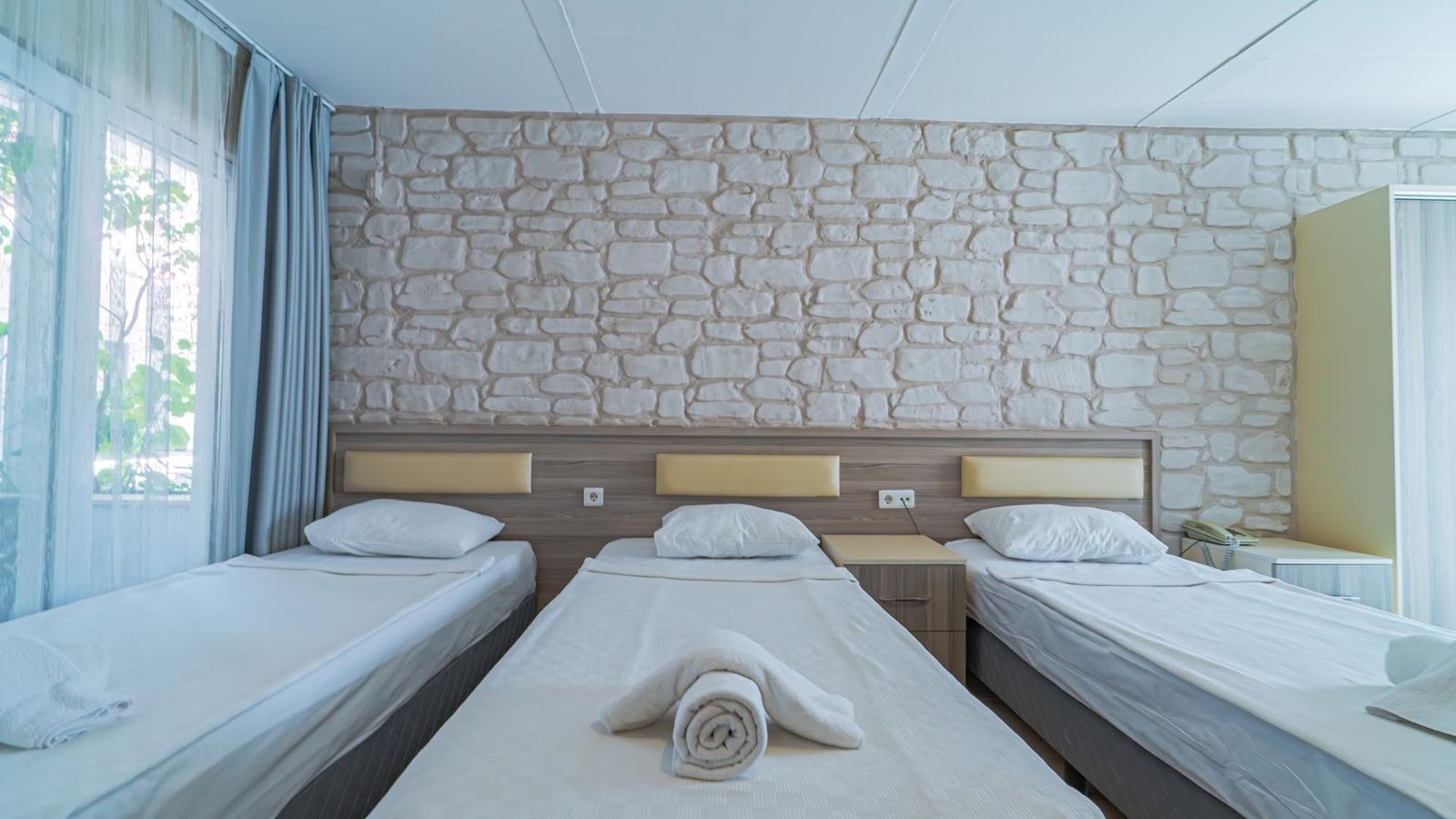 rooms-club-room