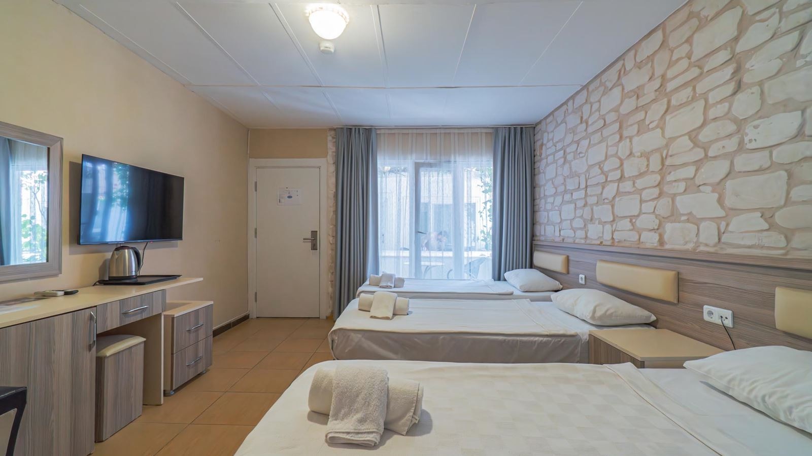 rooms-club-room