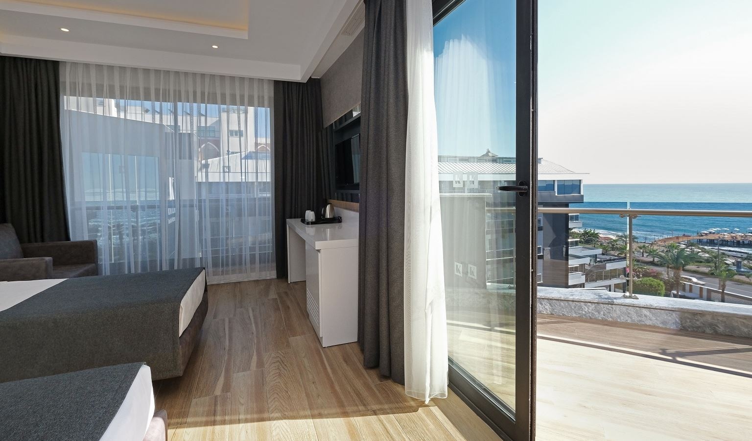 rooms-standard-deluxe-room