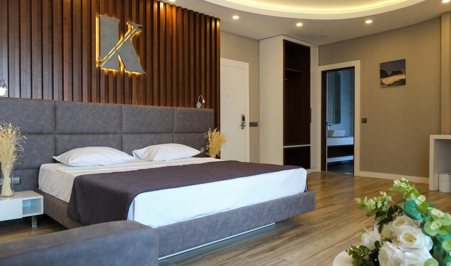 rooms-standard-deluxe-room