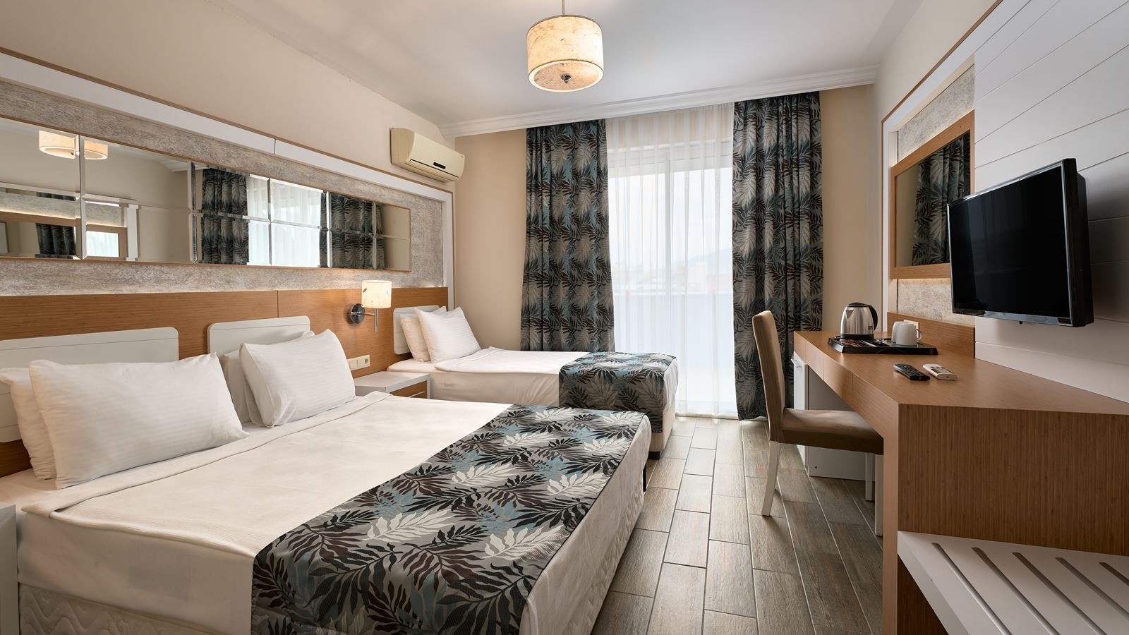 rooms-room-standard-land-view