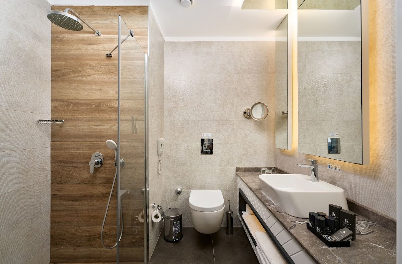 rooms-deluxe-family-room