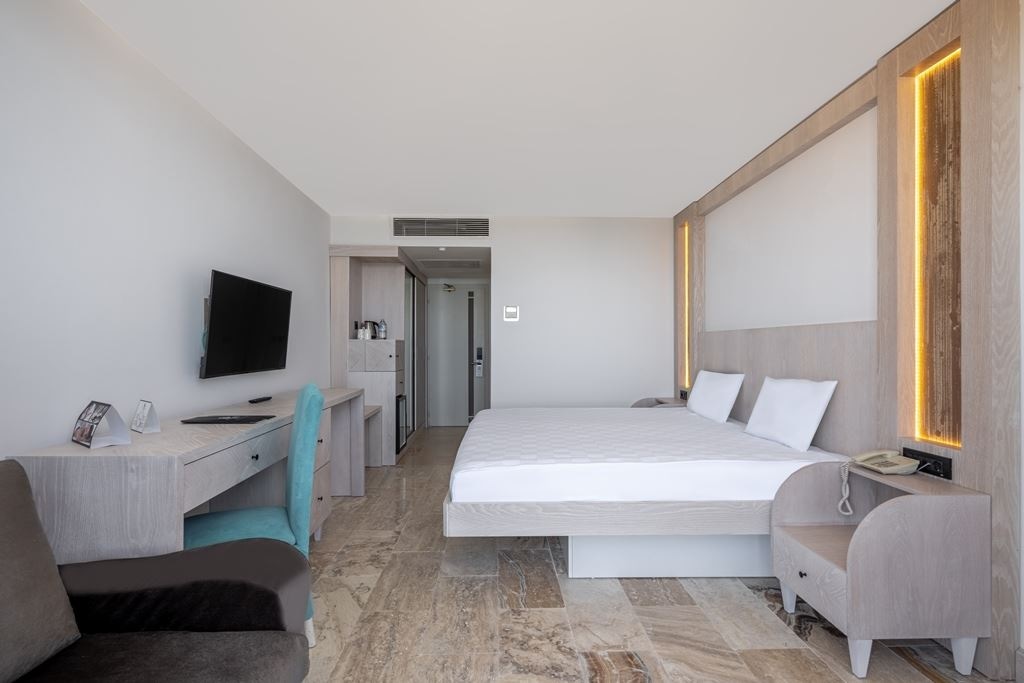 rooms-standard-room-garden-view-with-balcony