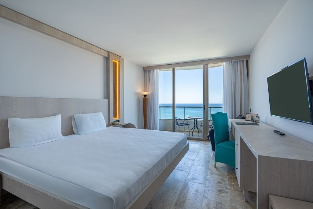 rooms-standard-room-sea-view-with-balcony