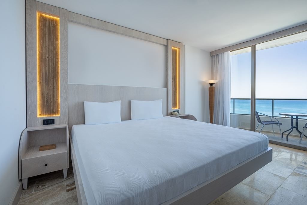 rooms-standard-room-sea-view-with-balcony