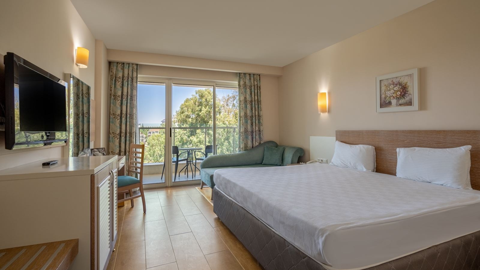 rooms-coral-family-room