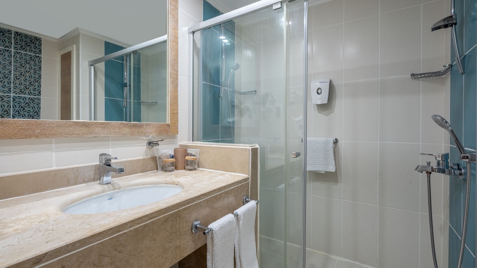 rooms-coral-family-room