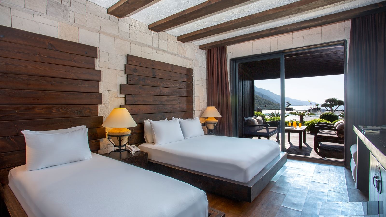 rooms-deluxe-terrace-room