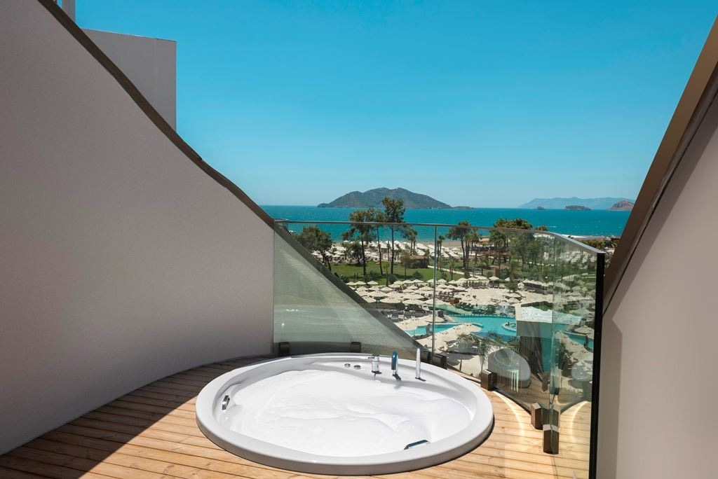 rooms-deluxe-with-jakuzi