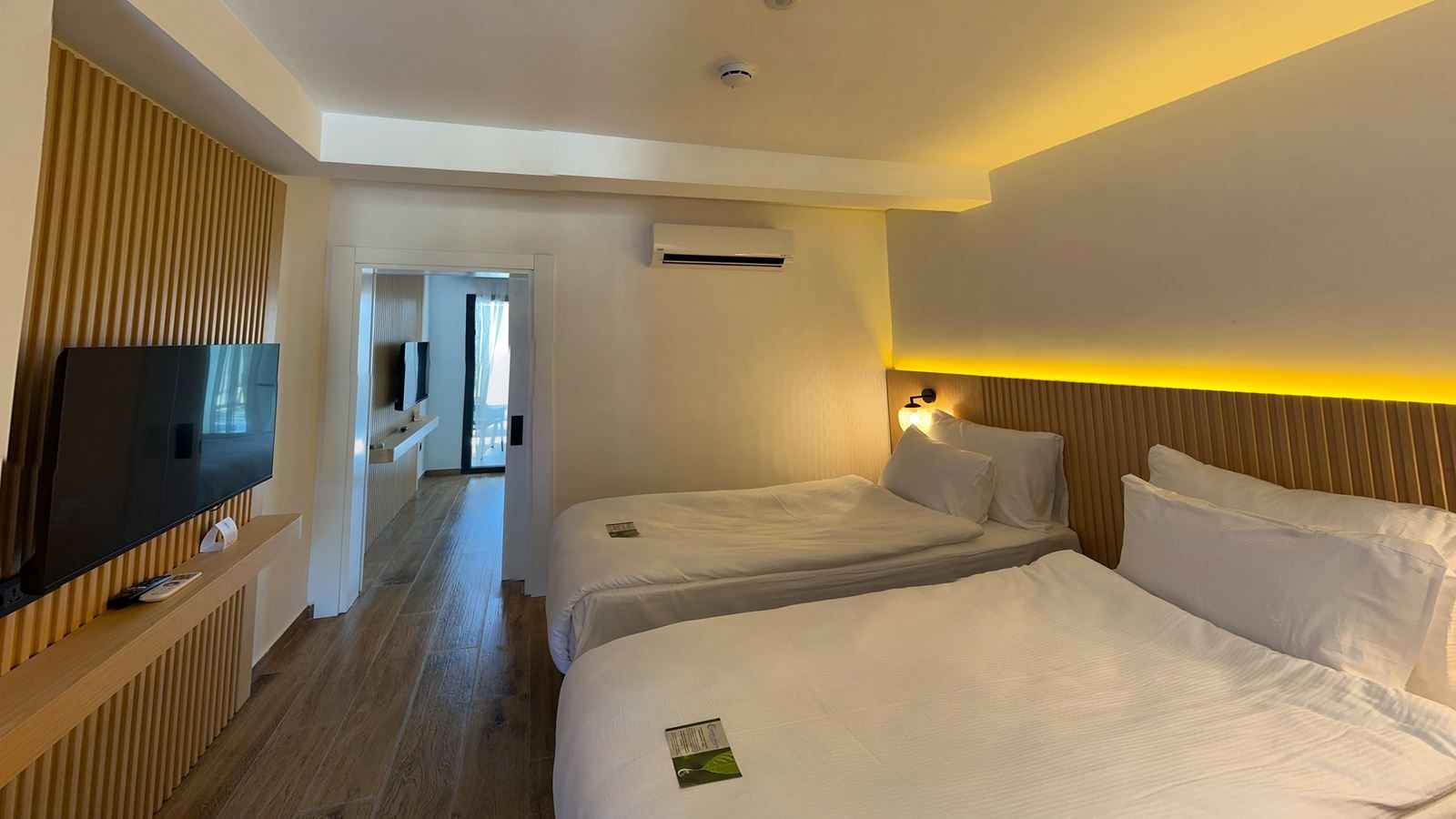 rooms-family-club-room-1-bathroom