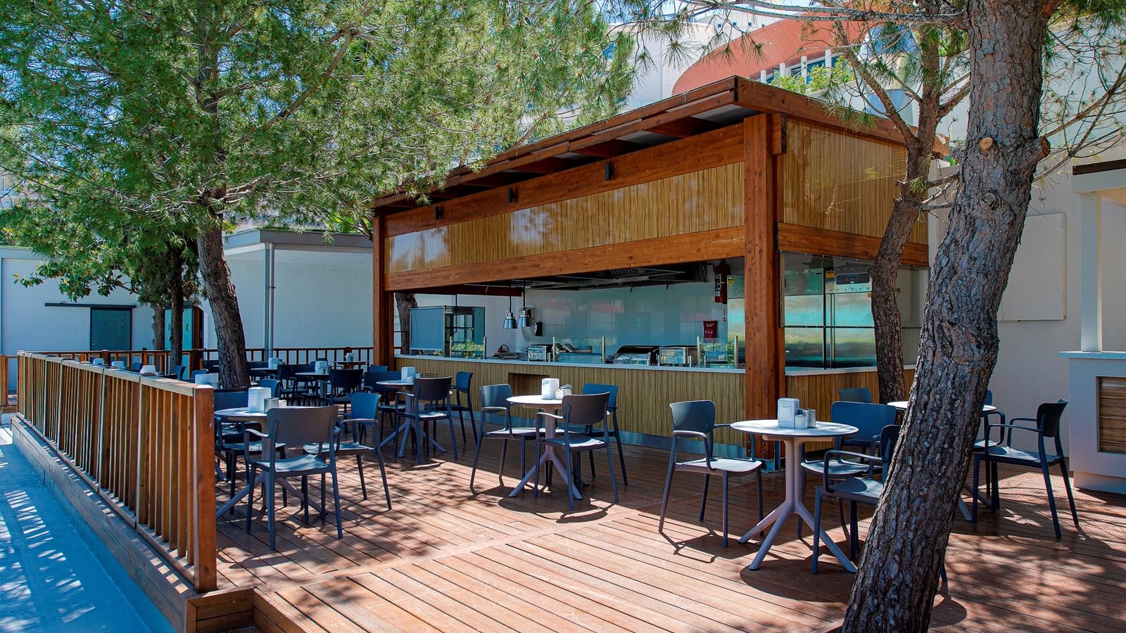 restaurants-enjoy-snack-restaurant