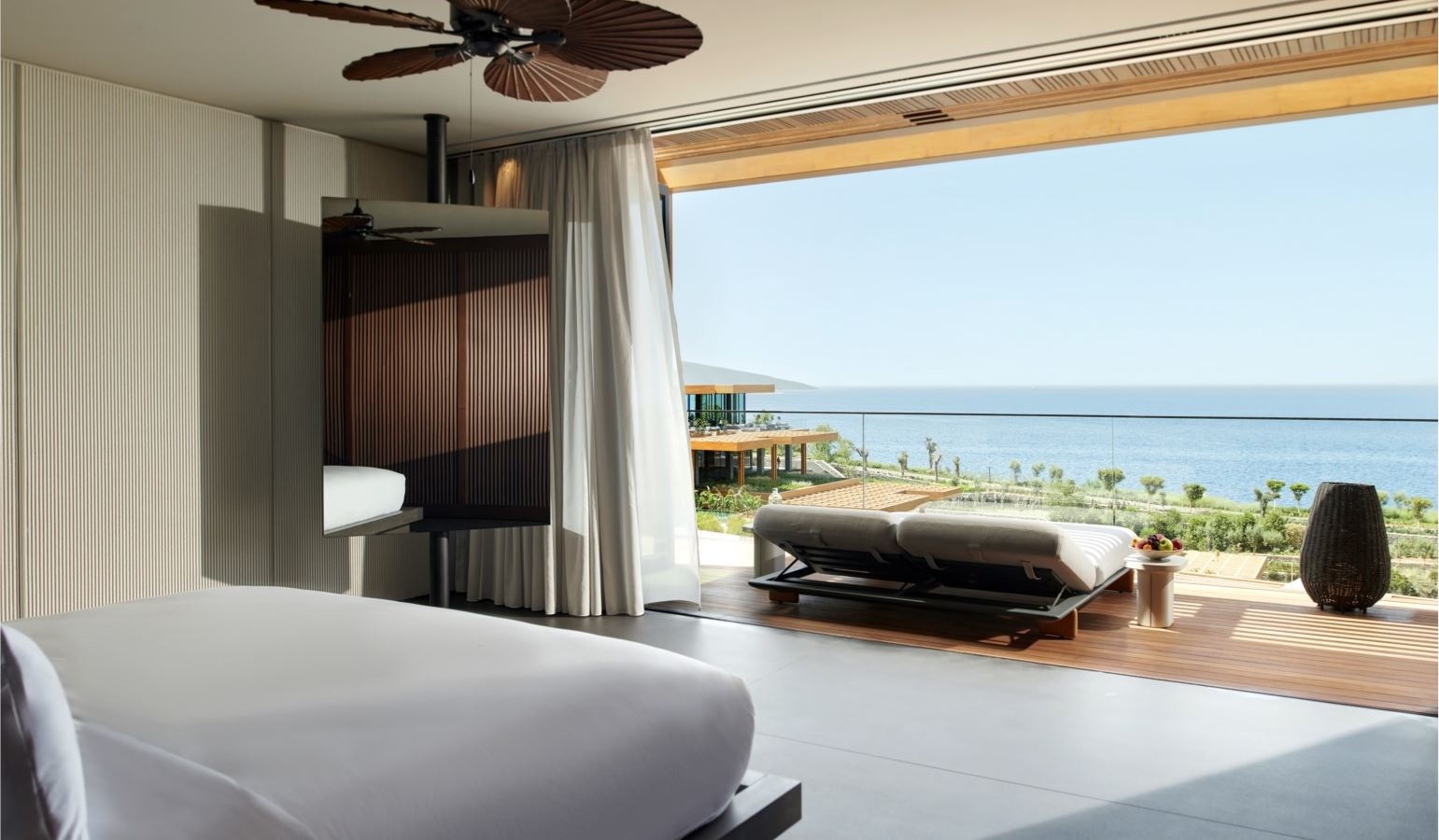 rooms-royal-suite-sea