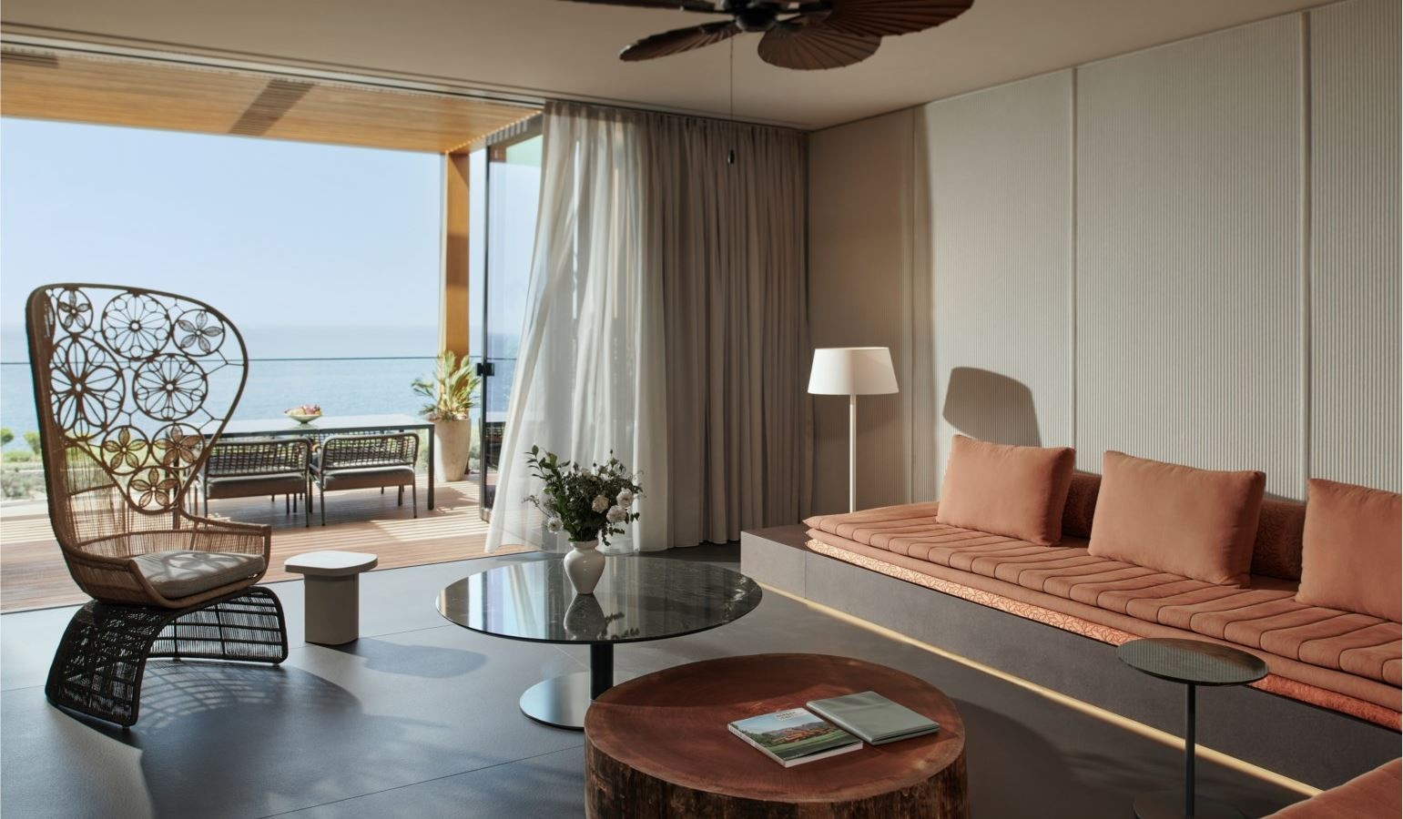 rooms-royal-suite-sea