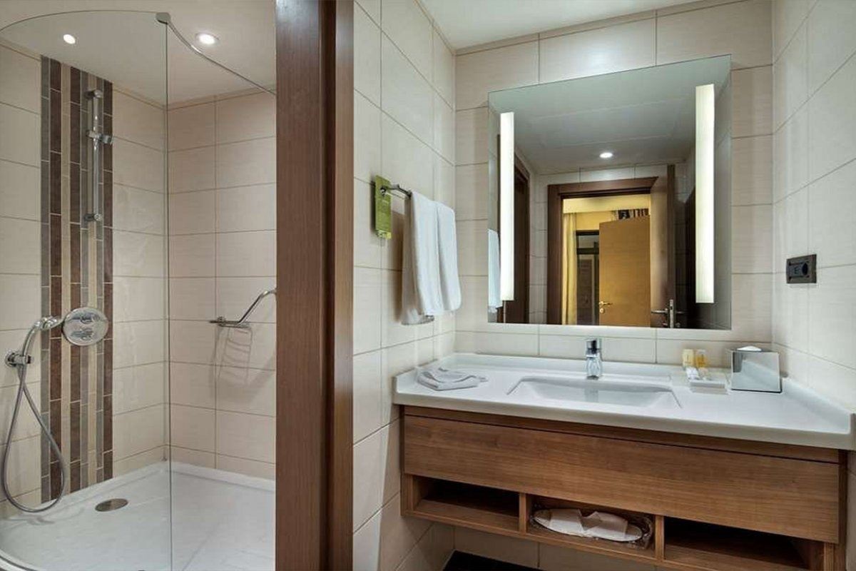 rooms-standard-room-sea-view-dbl-with-balcony--twin