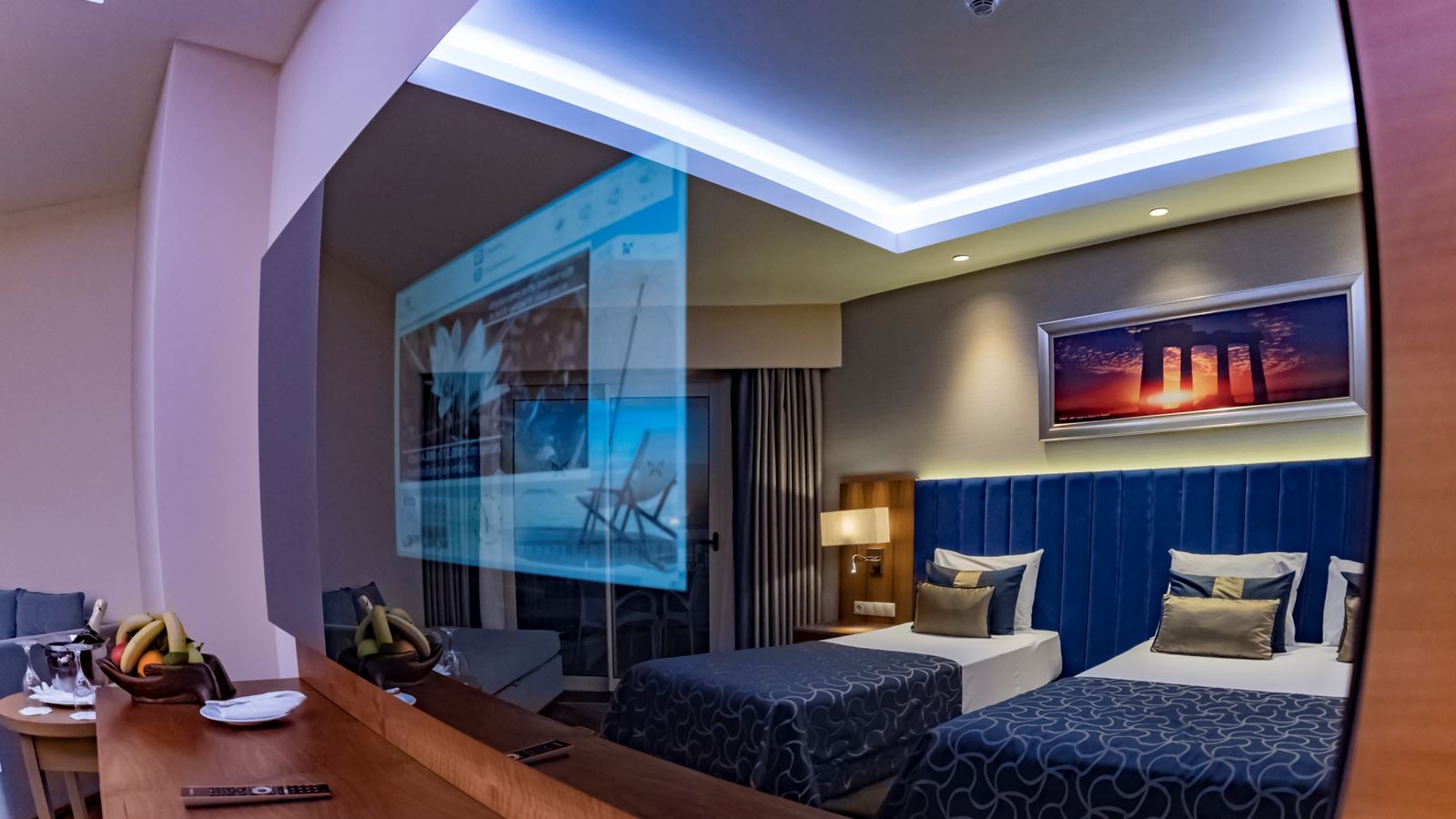 rooms-family-2-rooms-side-sea-view-with-balcony