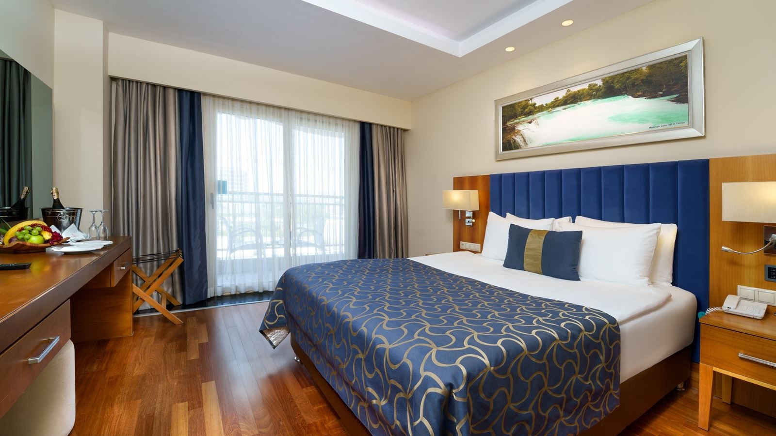 rooms-standard-side-sea-view-room-with-balcony