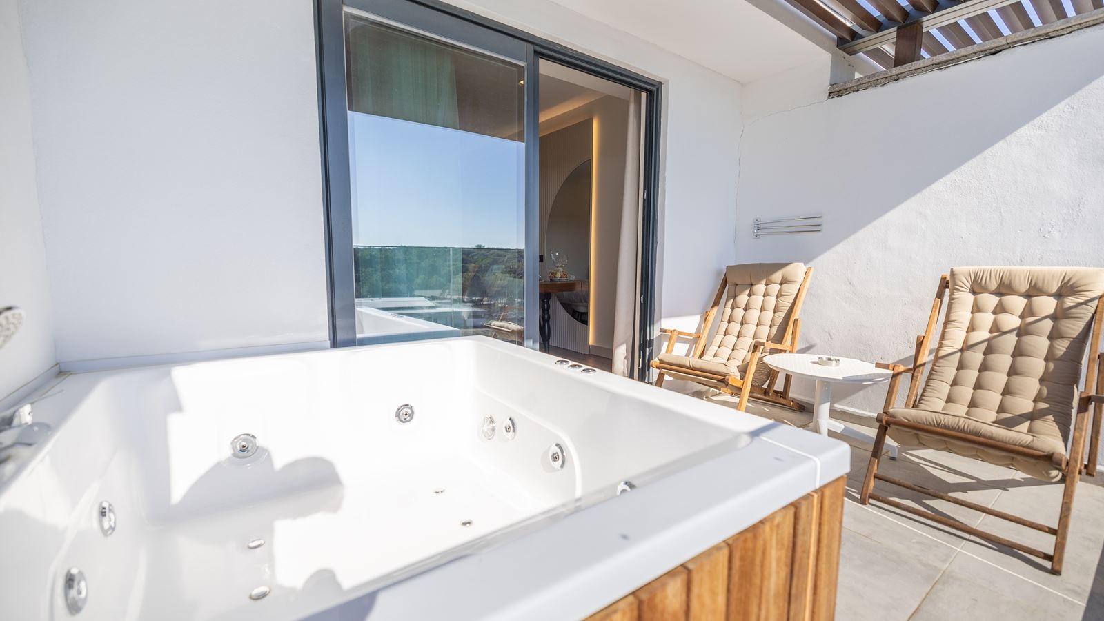 rooms-standart-room-land-with-jacuzzi