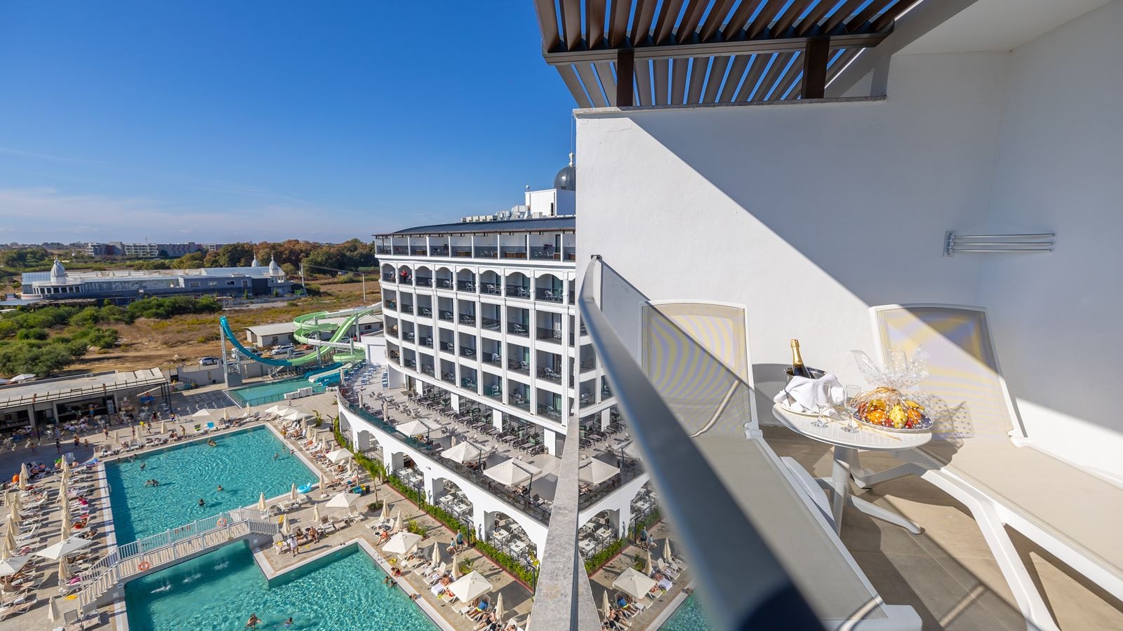 rooms-standart-room-pool-side-with-jacuzzi