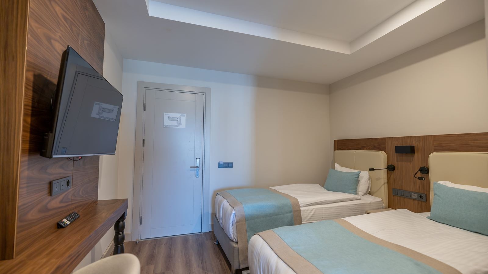 rooms-family-room-with-land-view