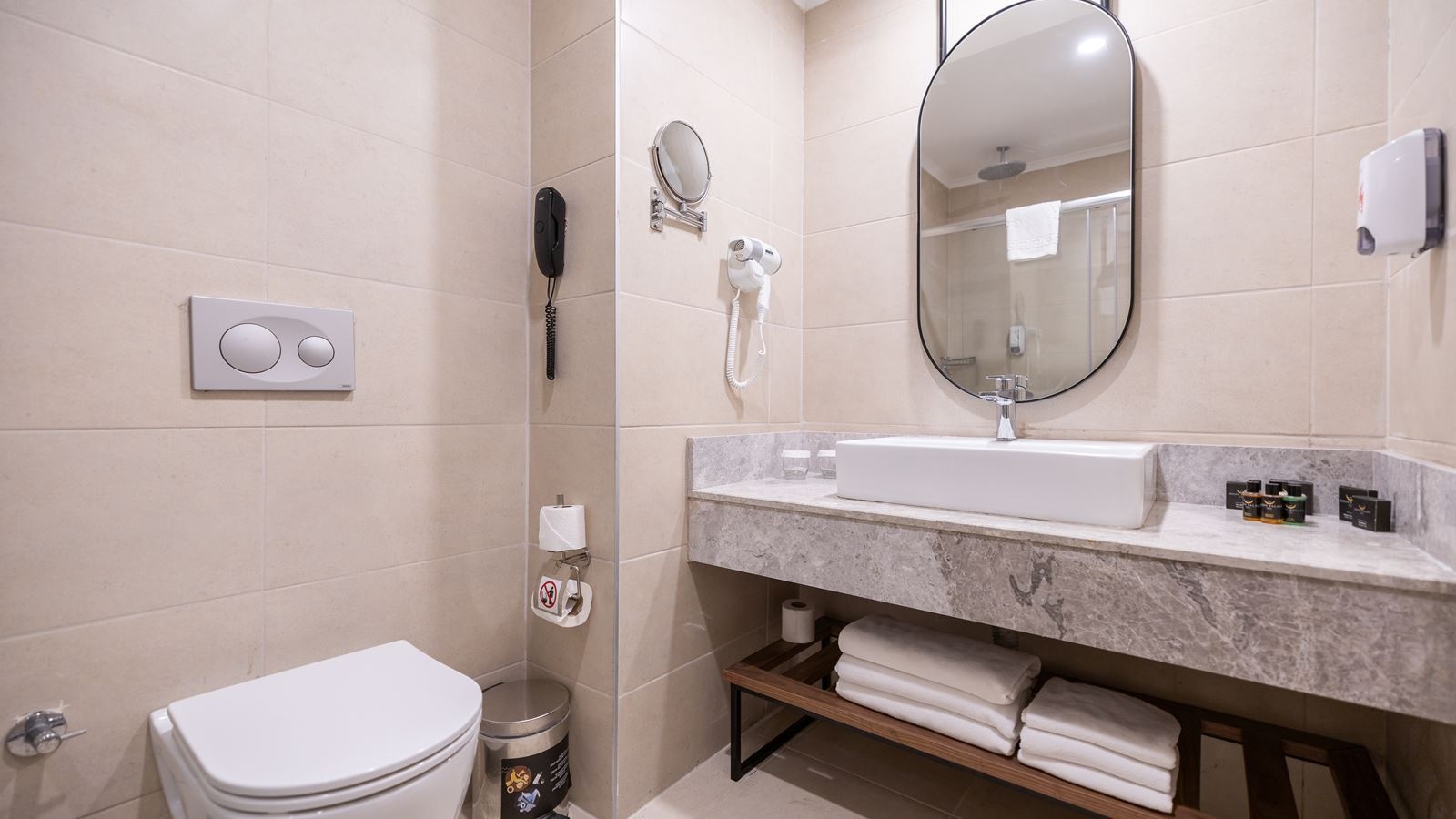 rooms-family-room-land-view-with-jacuzzi