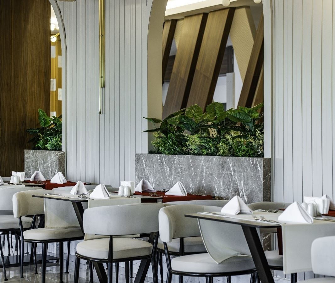 restaurants-moon-main-restaurant