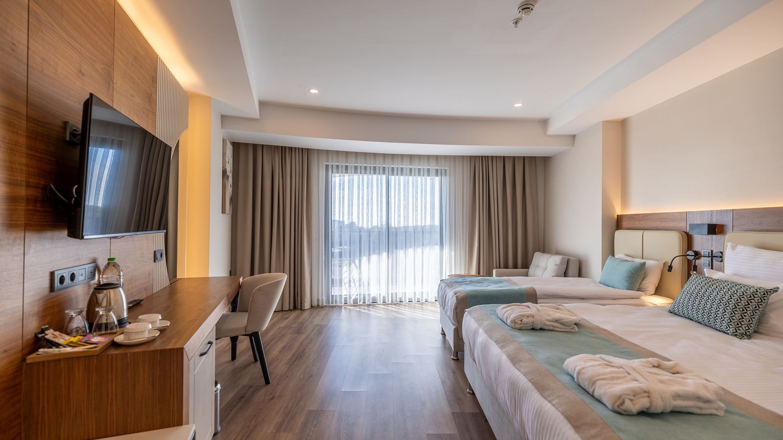 rooms-coral-room