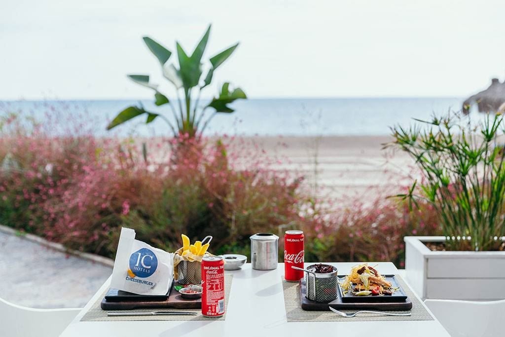 bars-aloha-beach-bar