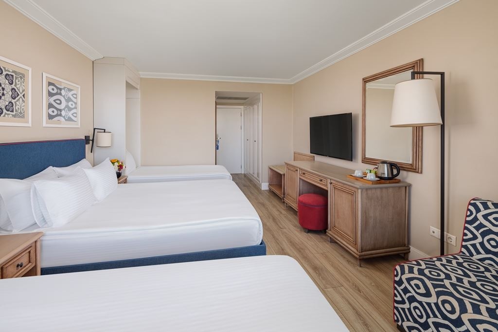 rooms-quad-standard-room