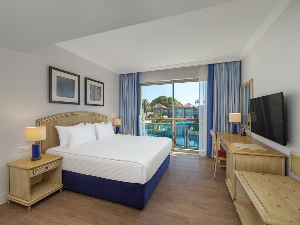 rooms-lake-deluxe-villa