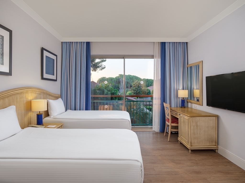 rooms-lake-deluxe-villa