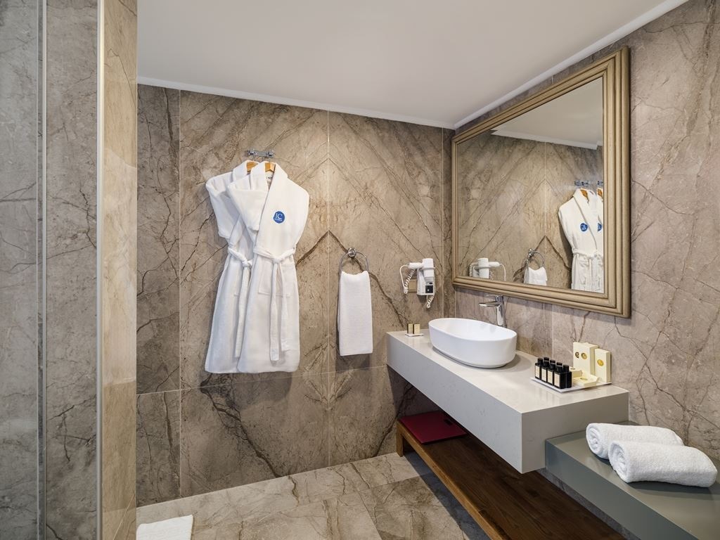 rooms-beach-villa-with-pool