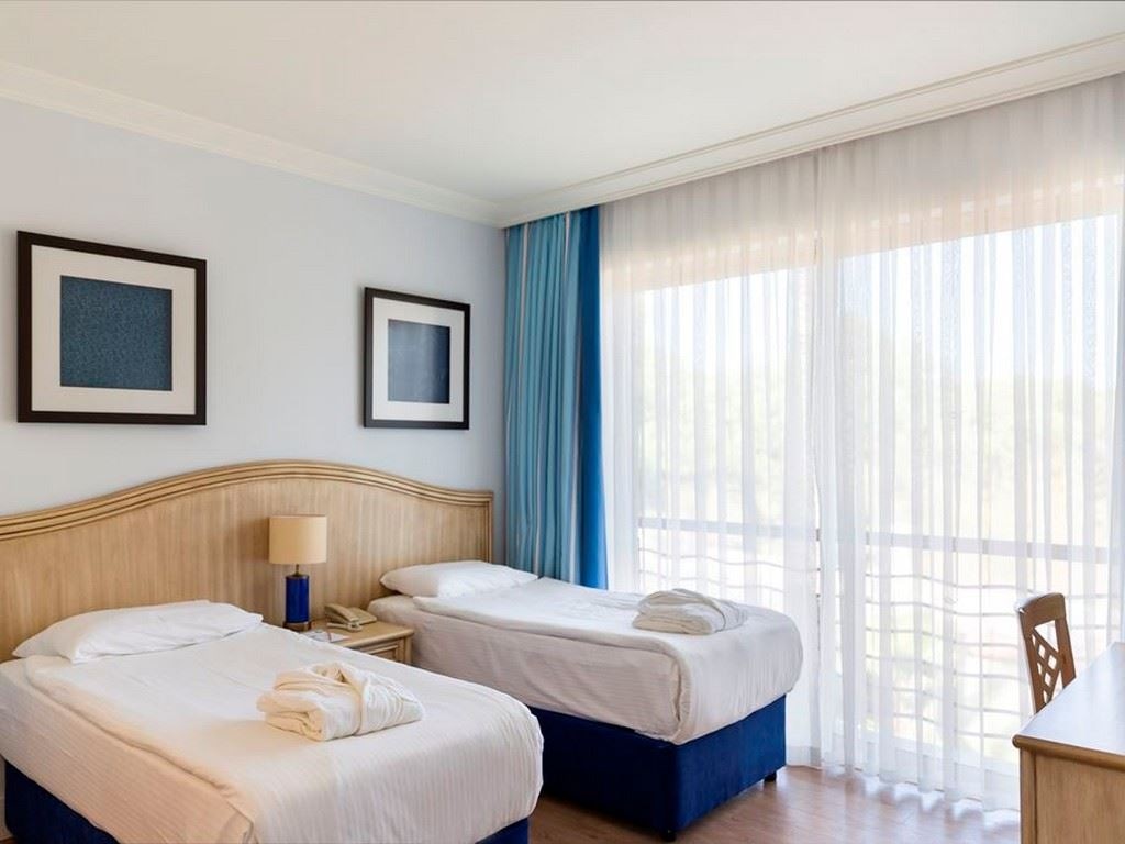 rooms-lake-deluxe-villa