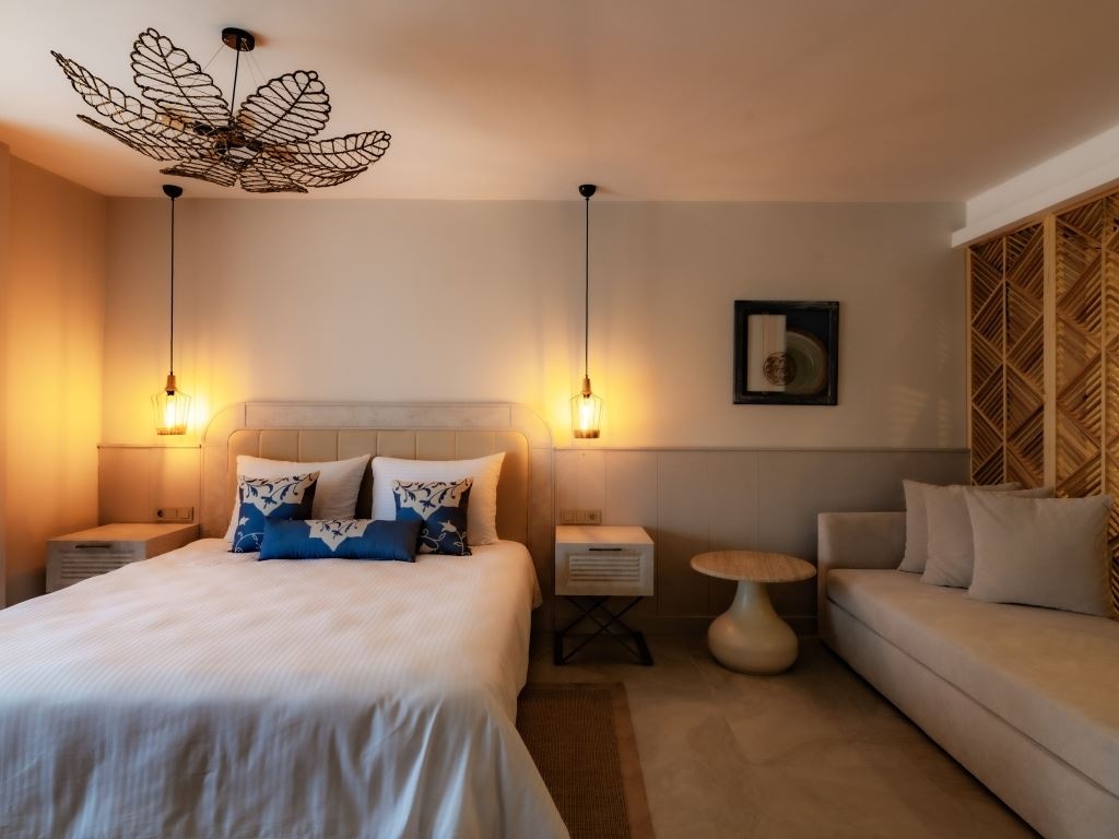 rooms-deluxe-room-land-view