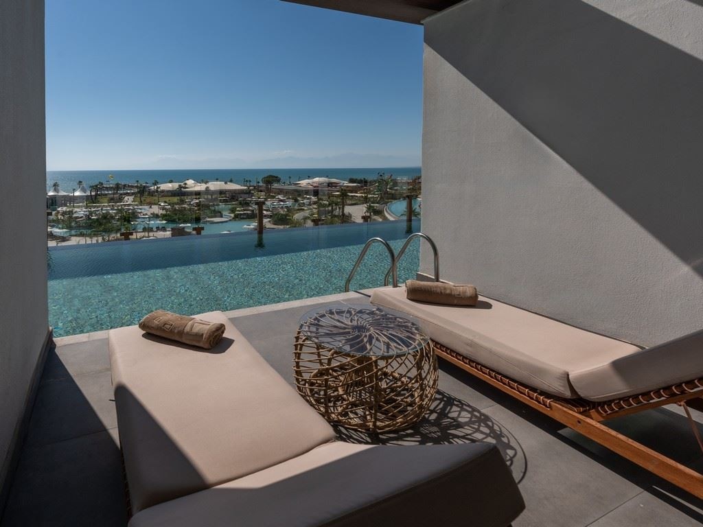 rooms-deluxe-swim-up-infinity-sea-view