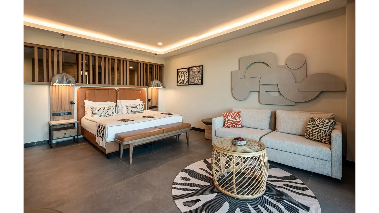 rooms-superior-jacuzzi-swim-up-forest-view