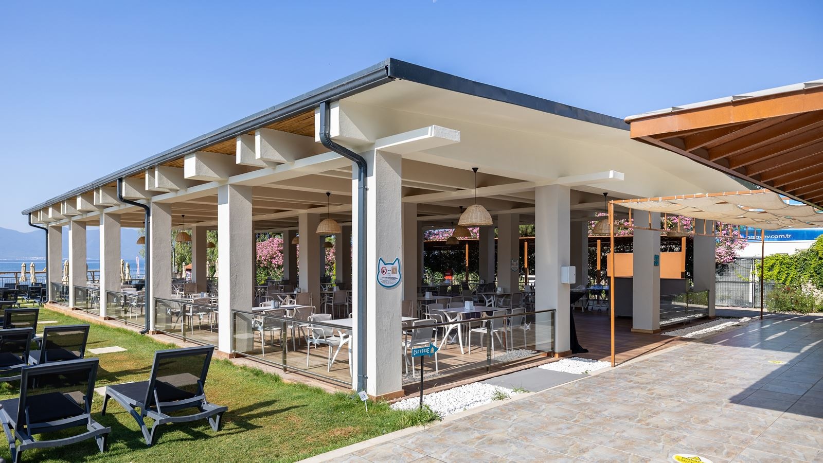 bars-booze-and-snack-pool-bar