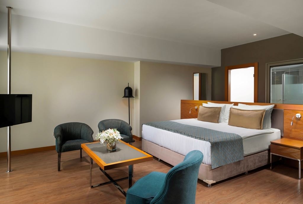 rooms-deluxe-suite-side-sea-view