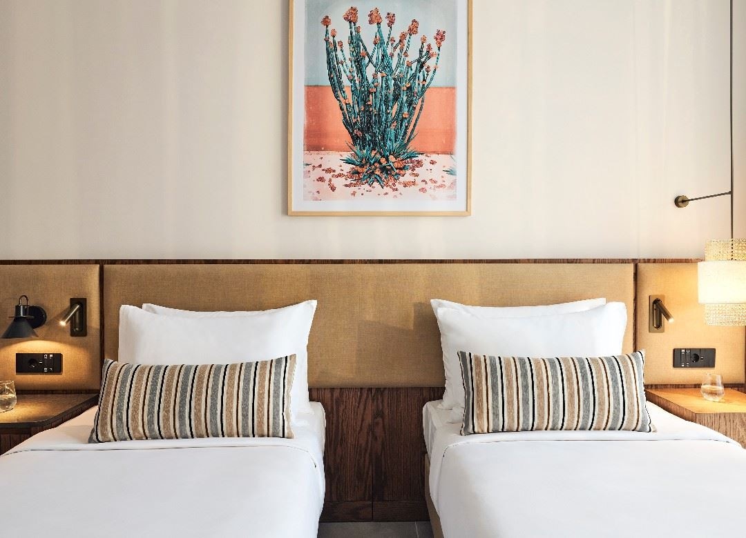 rooms-general-admission-with-pool-view