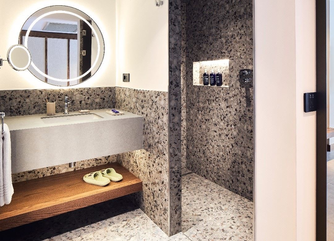 rooms-general-admission-with-pool-view