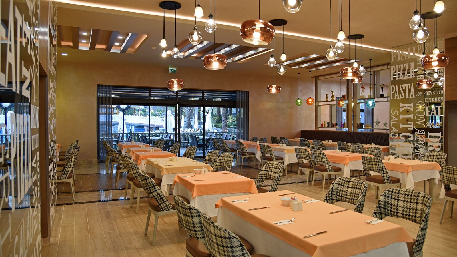 restaurants-royal-main-restaurant