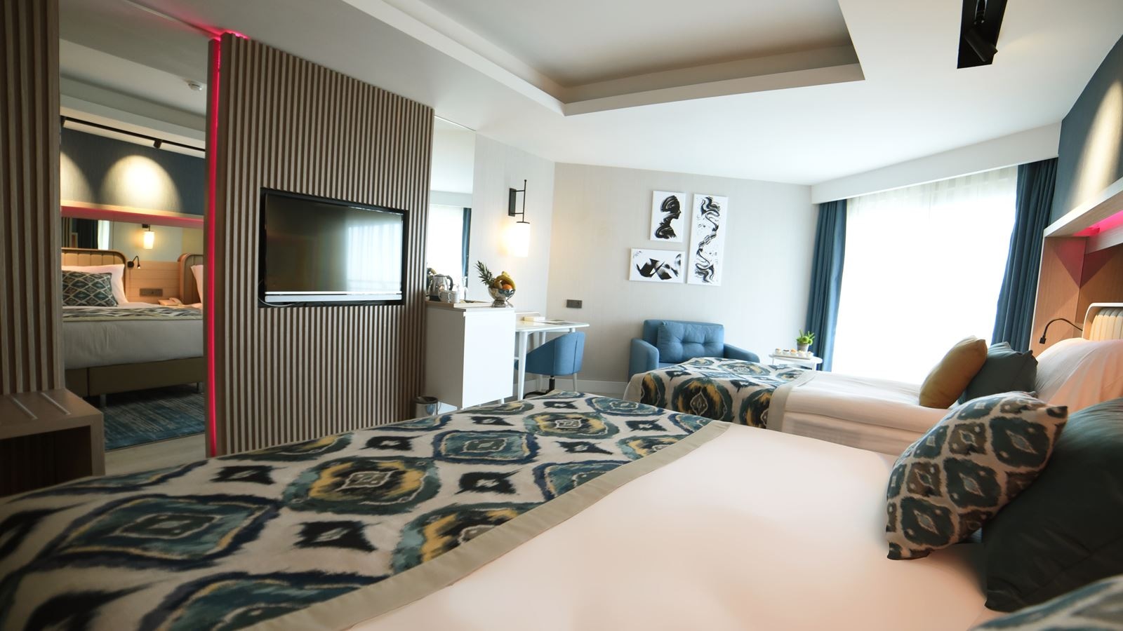 rooms-superior-standard-room-sea-view-with-balcony