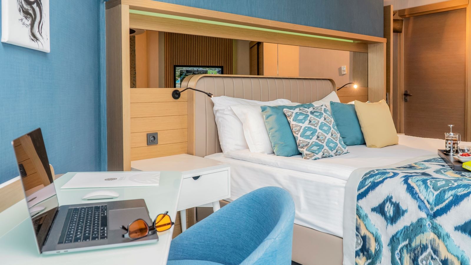 rooms-superior-standard-room-land-view-with-balcony